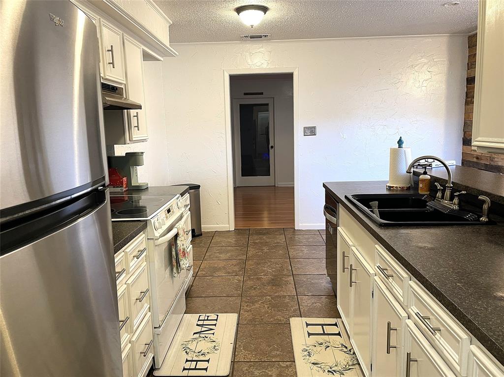 3 Circle Drive Property Photo 9