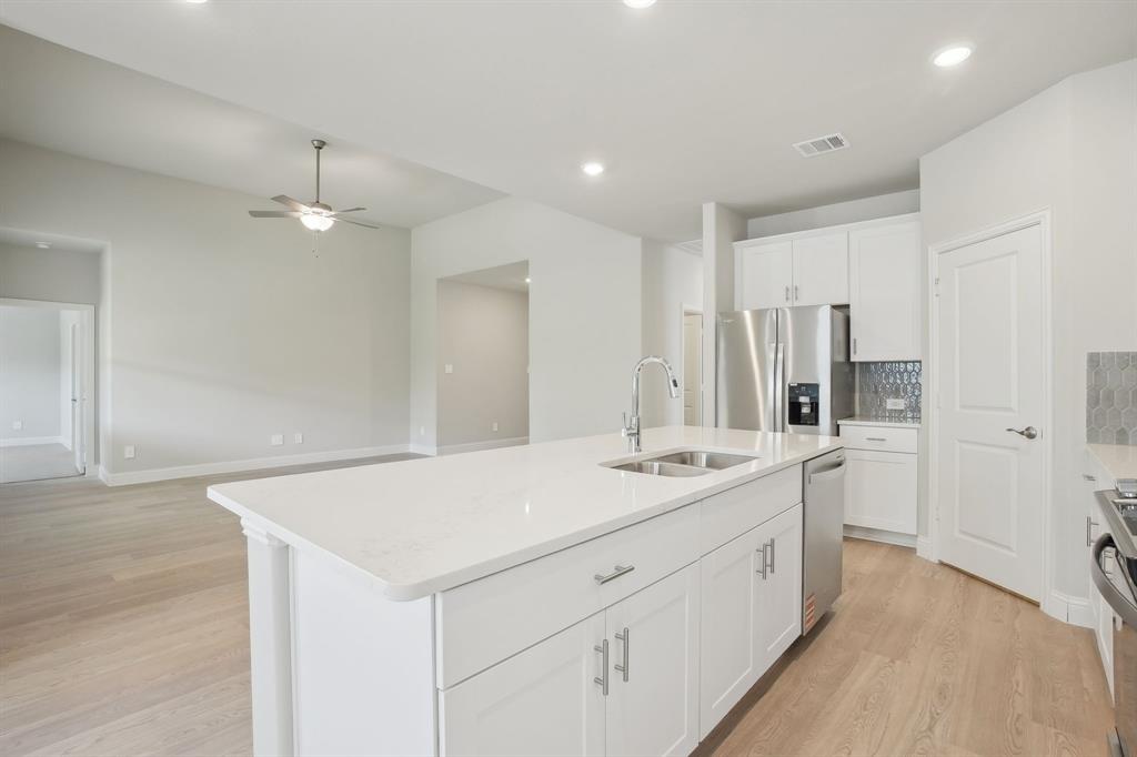 4011 Benbrook Drive Property Photo 4