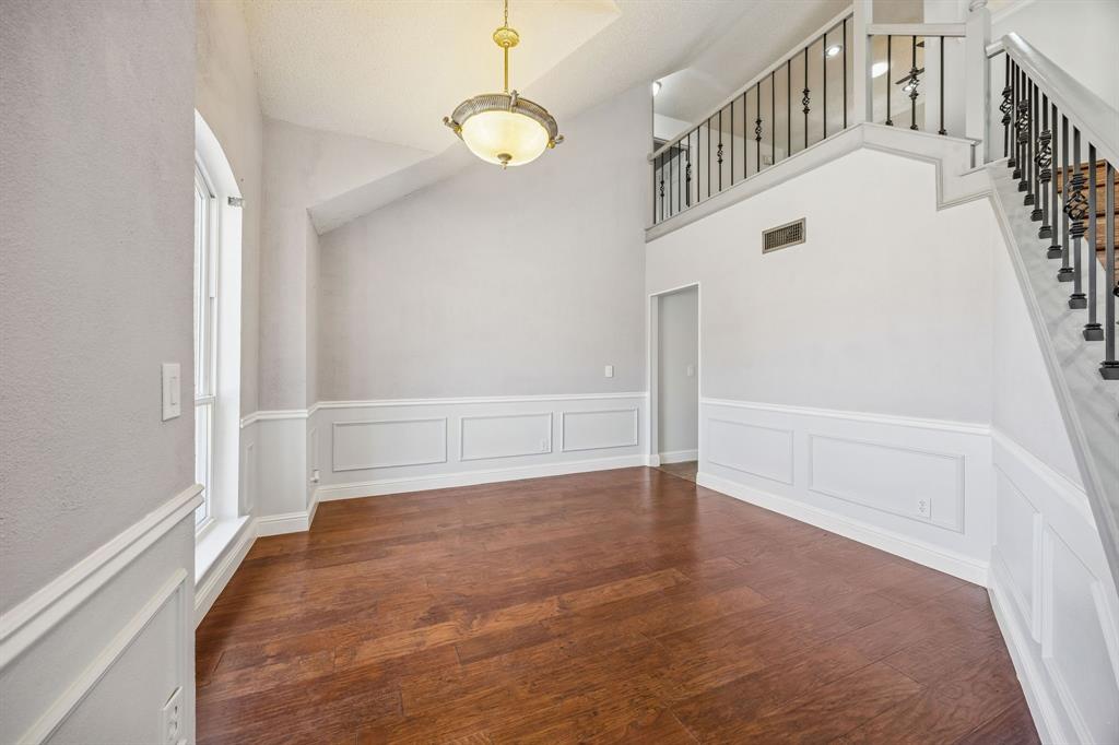2215 Cimarron Road Property Photo 3