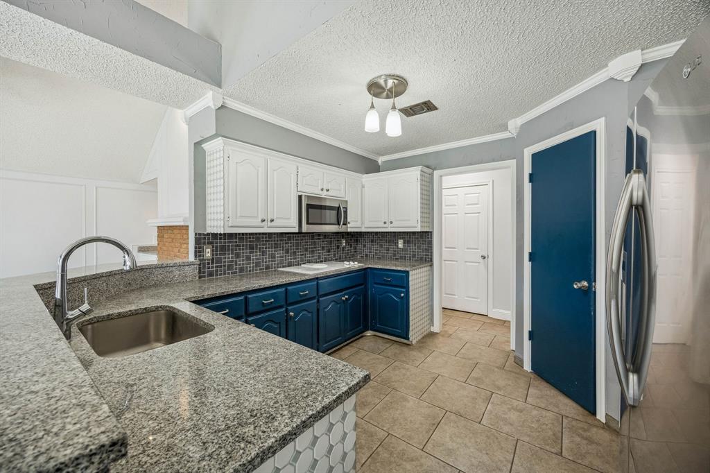 2215 Cimarron Road Property Photo 8