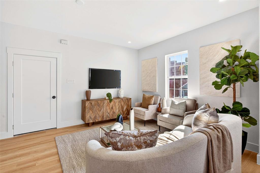 435 W 9th Street Property Photo 5