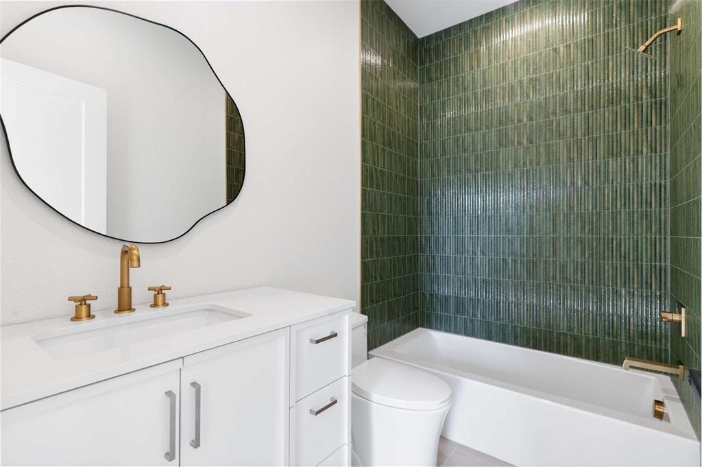 435 W 9th Street Property Photo 14