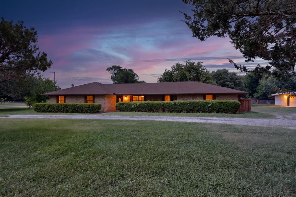 1090 Ashford Lane Property Photo 1