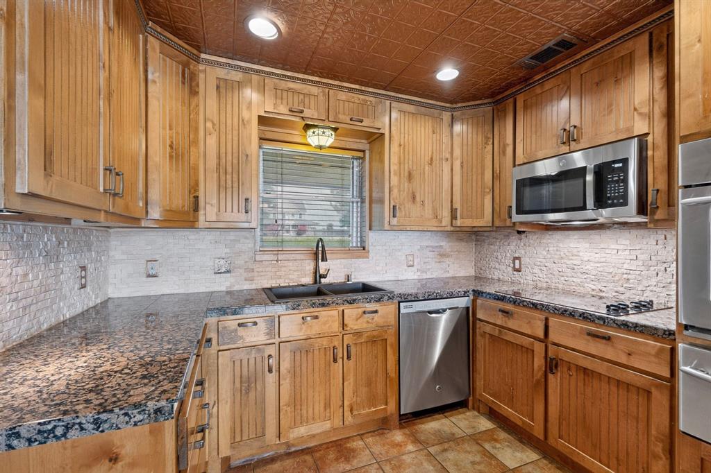 1090 Ashford Lane Property Photo 14
