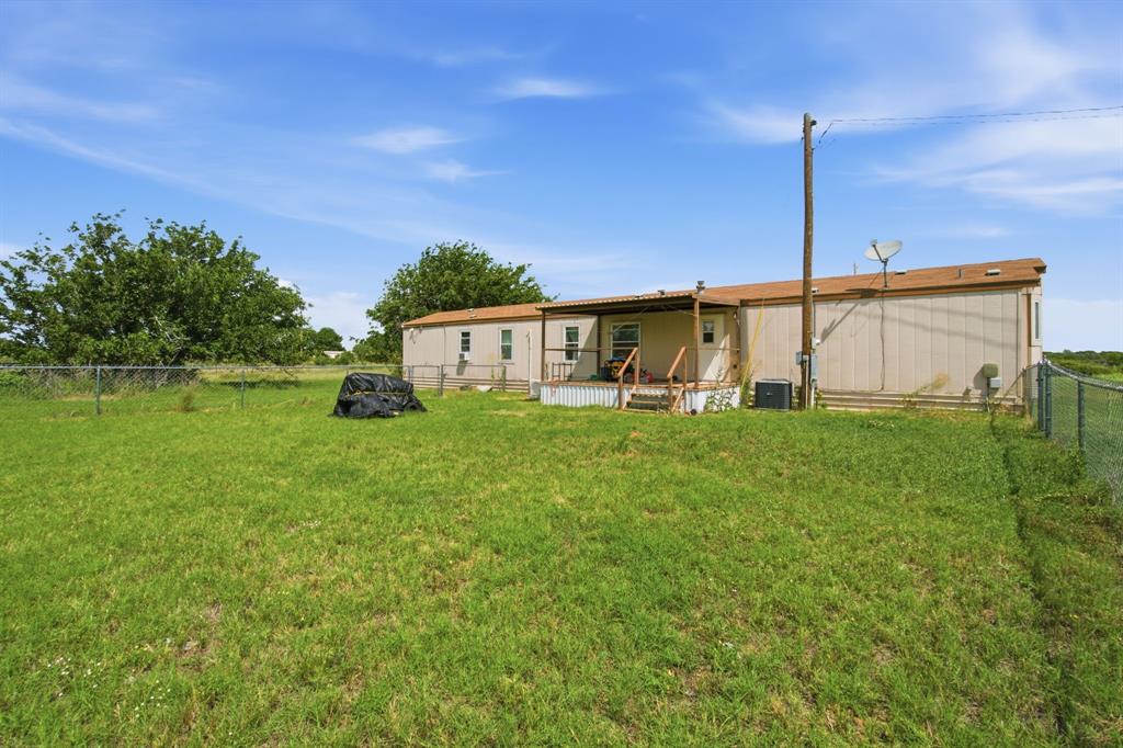 2047 Private Road 379 Property Photo 1