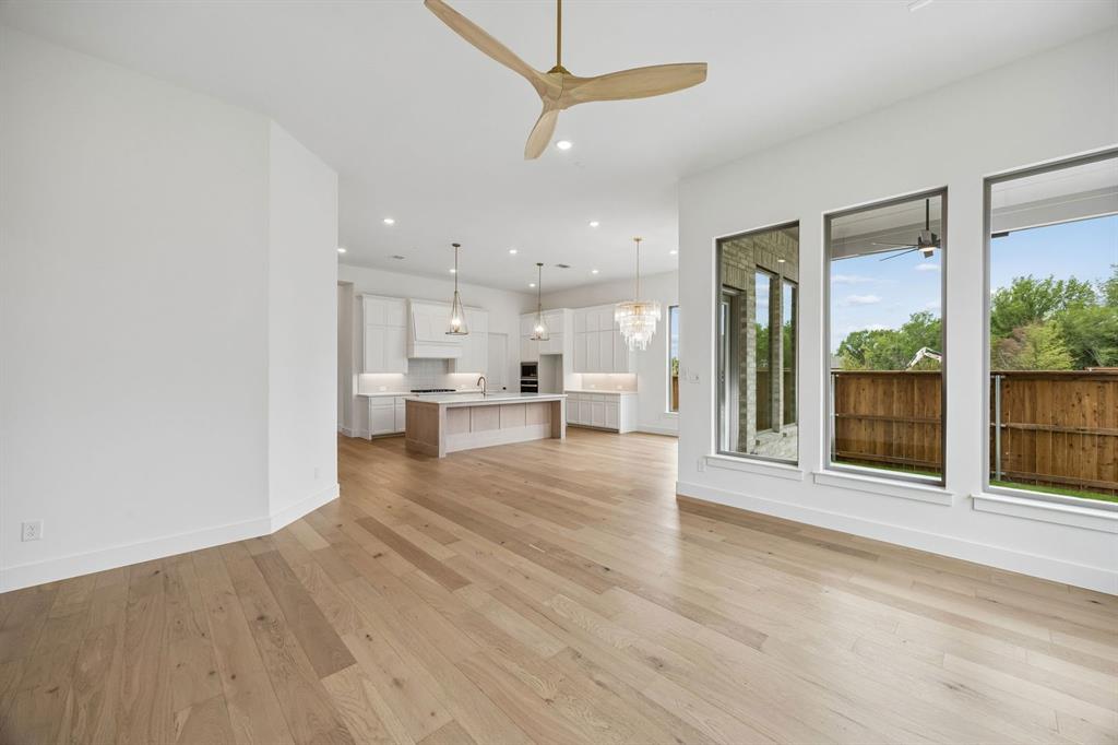 1904 Forest Park Way Property Photo 3