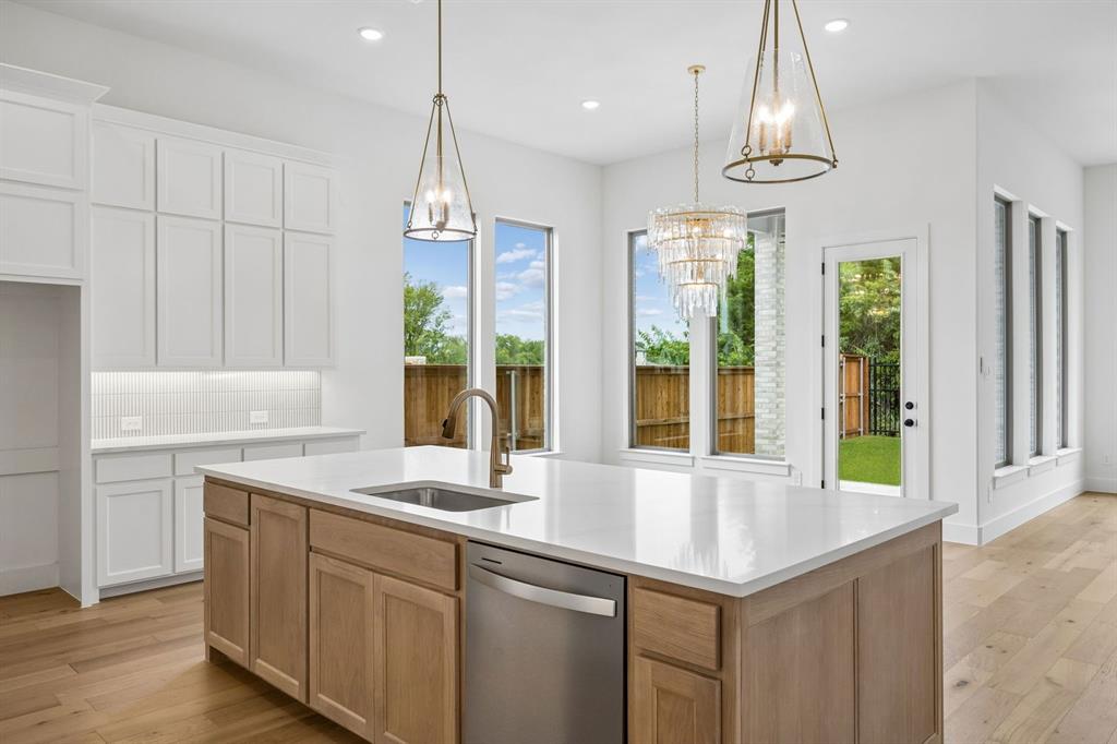 1904 Forest Park Way Property Photo 8