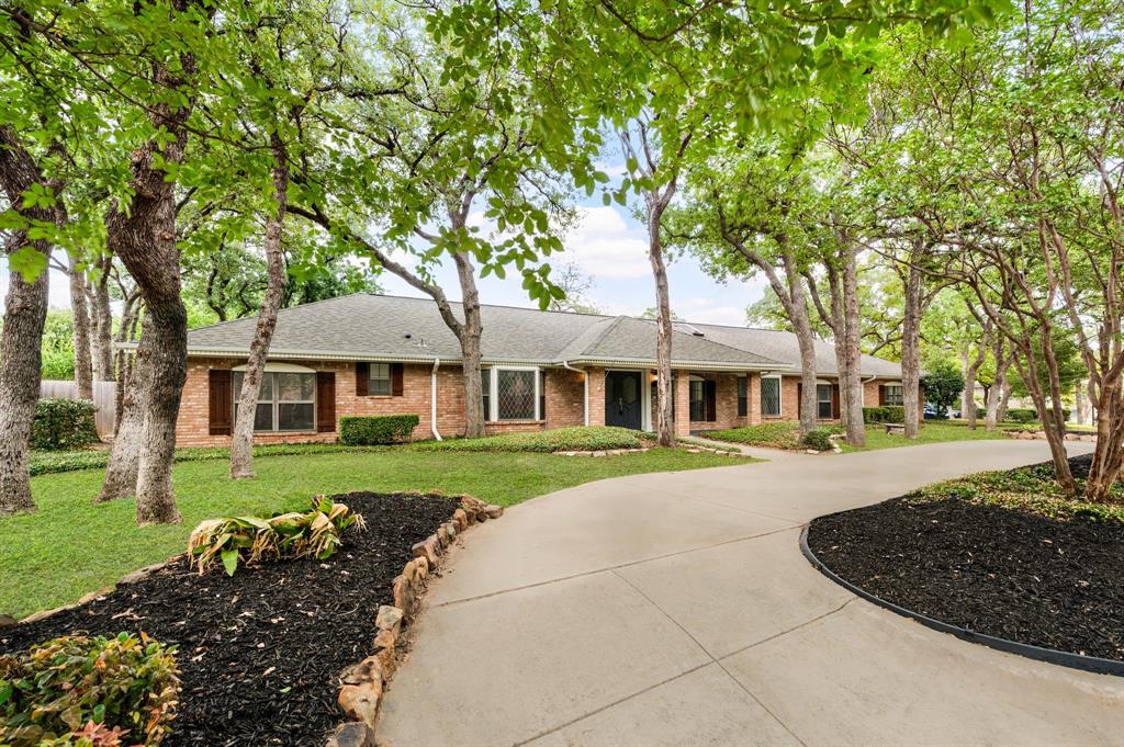 2 Lake Forest Drive Property Photo 1