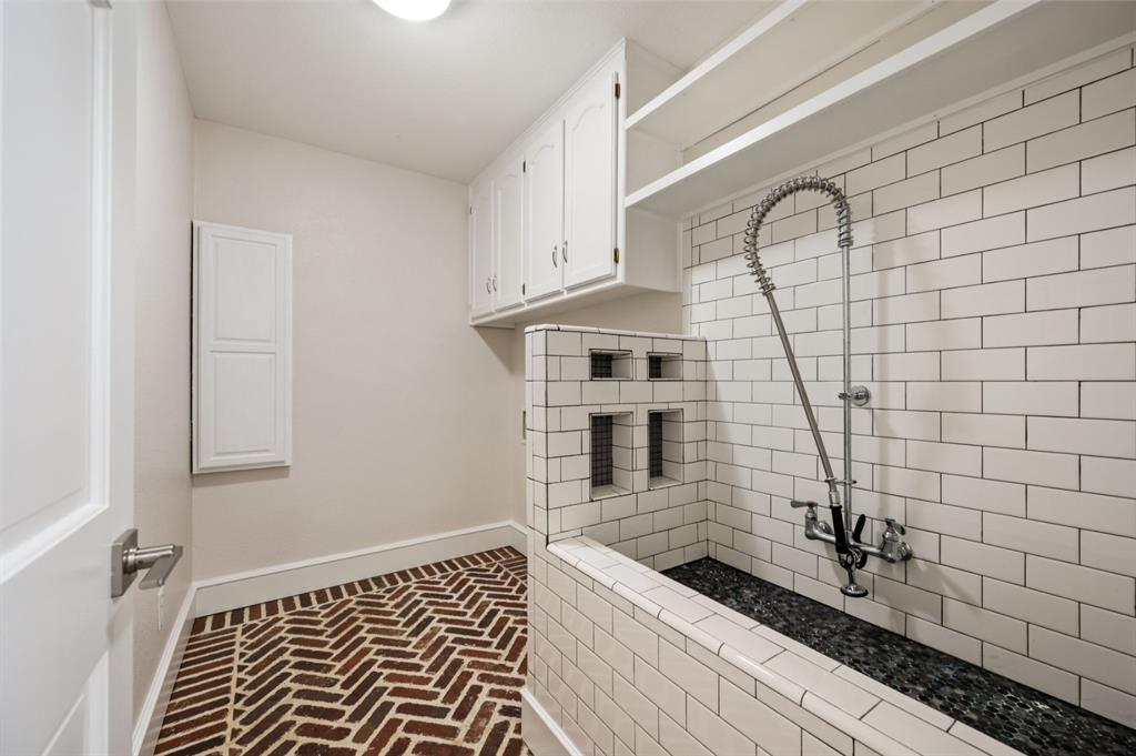 2 Lake Forest Drive Property Photo 14