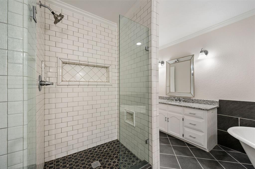 2 Lake Forest Drive Property Photo 18