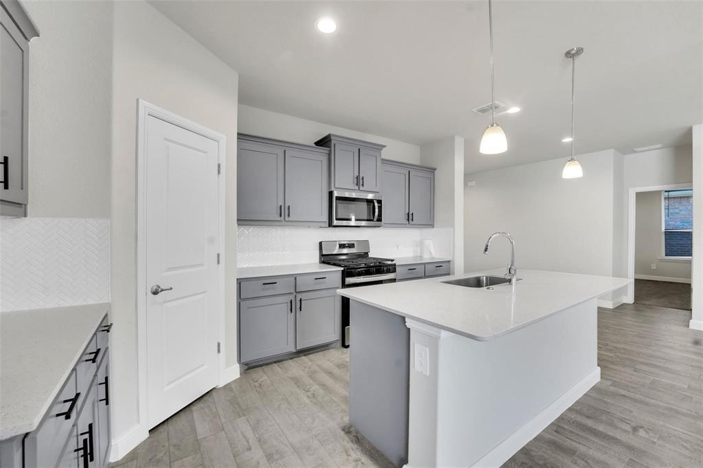 1012 Southwark Drive Property Photo 8