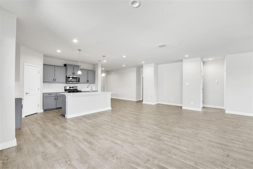 1012 Southwark Drive Property Photo 10
