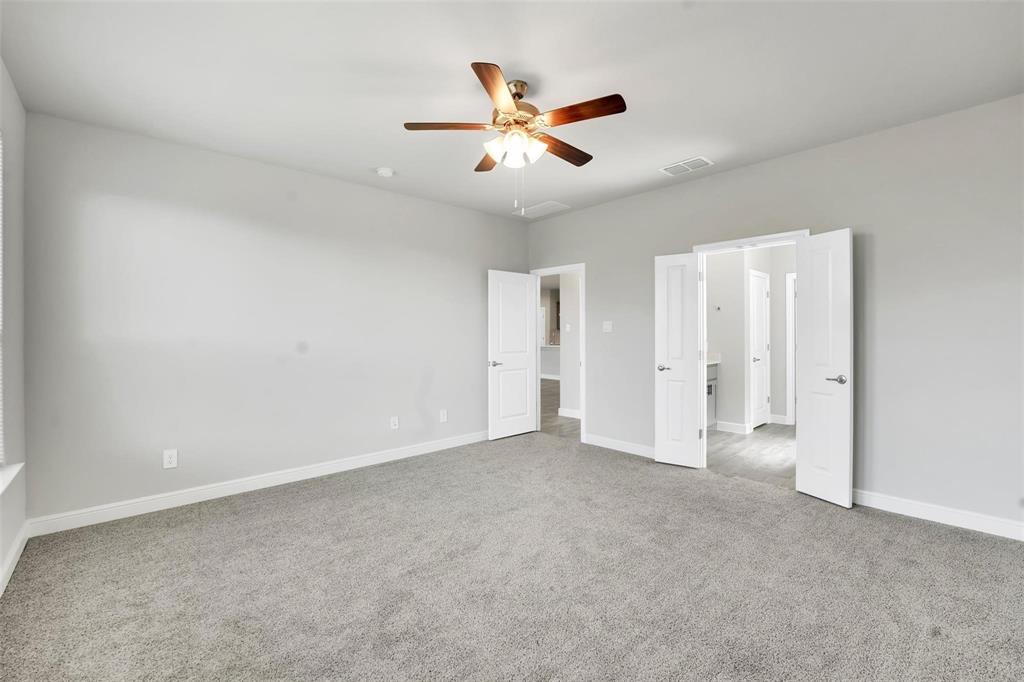 1012 Southwark Drive Property Photo 12