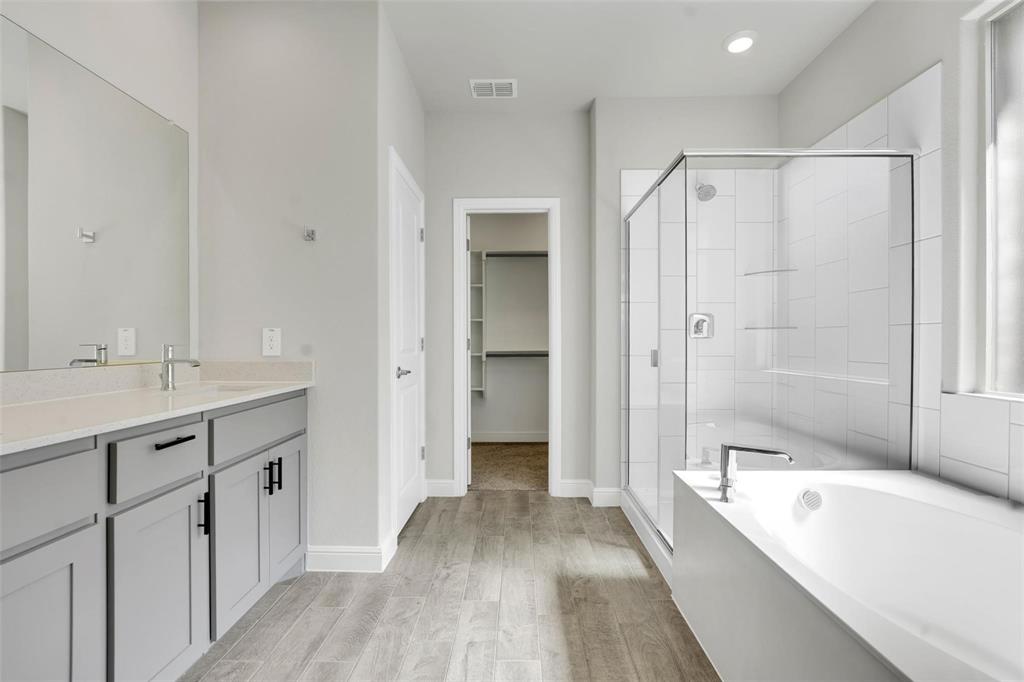 1012 Southwark Drive Property Photo 13