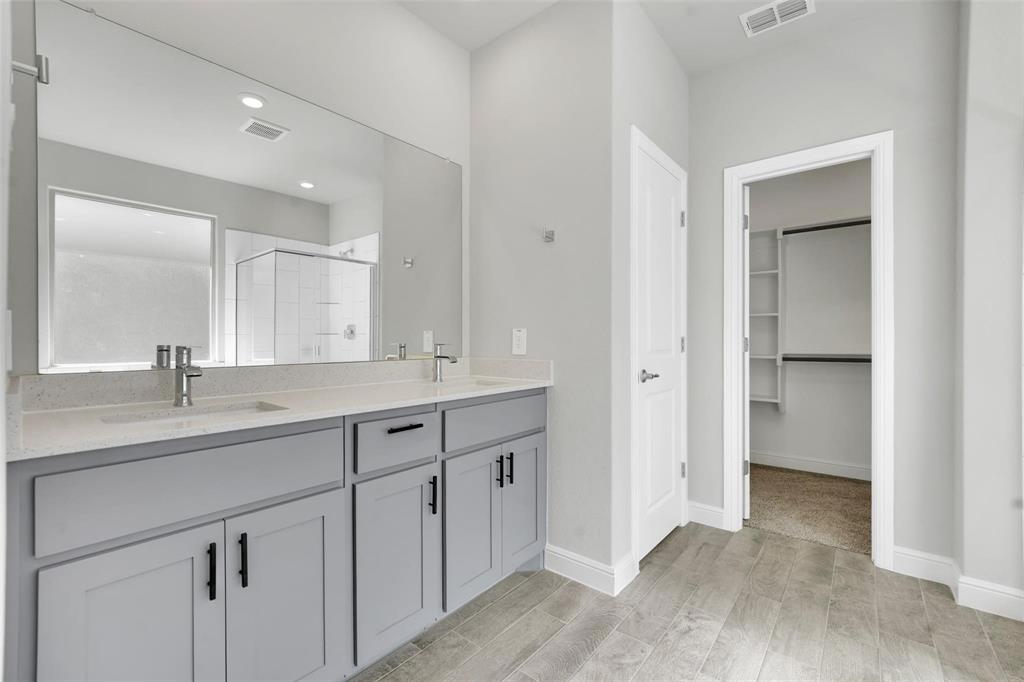1012 Southwark Drive Property Photo 15