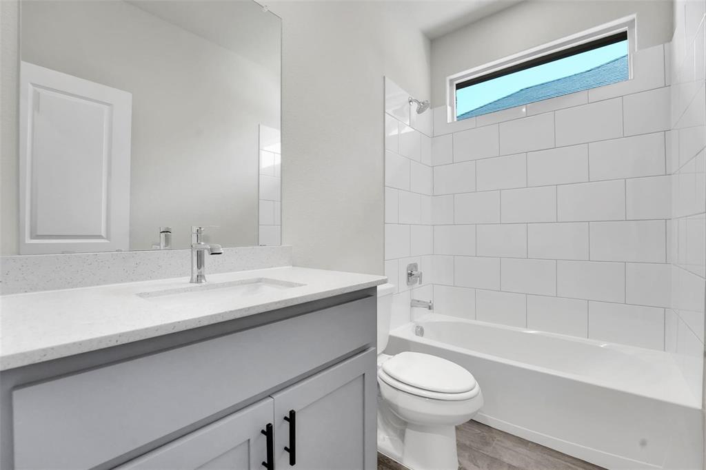1012 Southwark Drive Property Photo 16