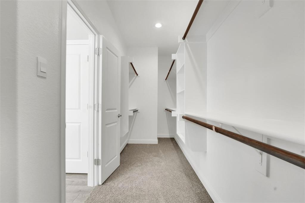 1012 Southwark Drive Property Photo 18