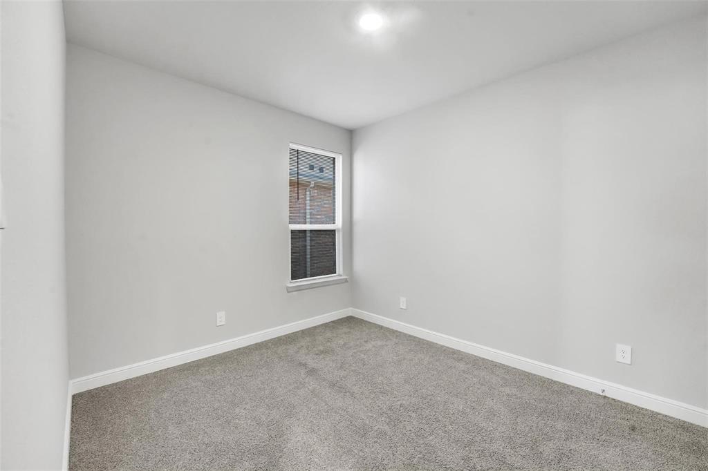 1012 Southwark Drive Property Photo 19
