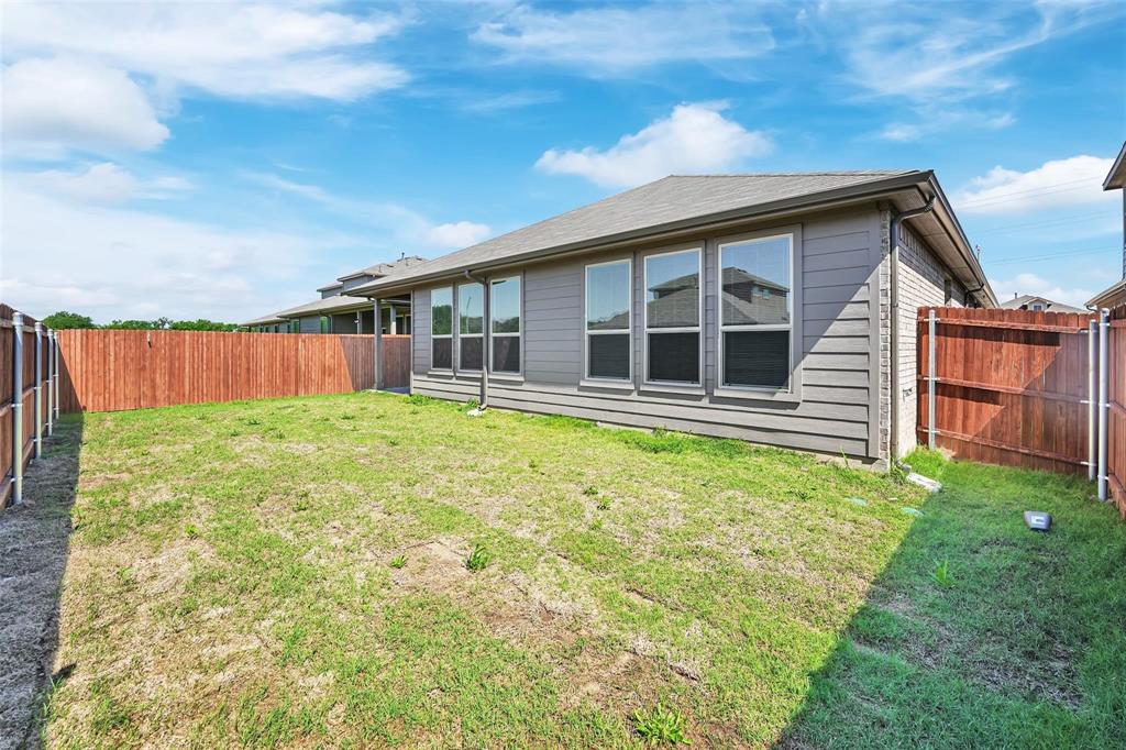 1012 Southwark Drive Property Photo 24