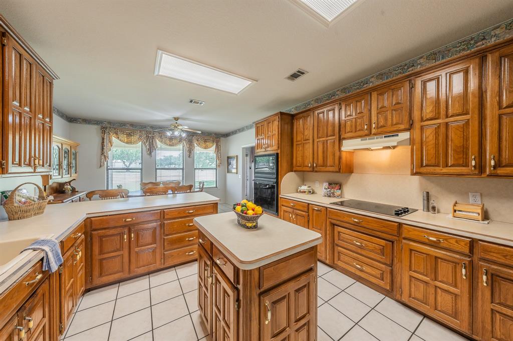 2305 Floyd Hampton Road Property Photo 11