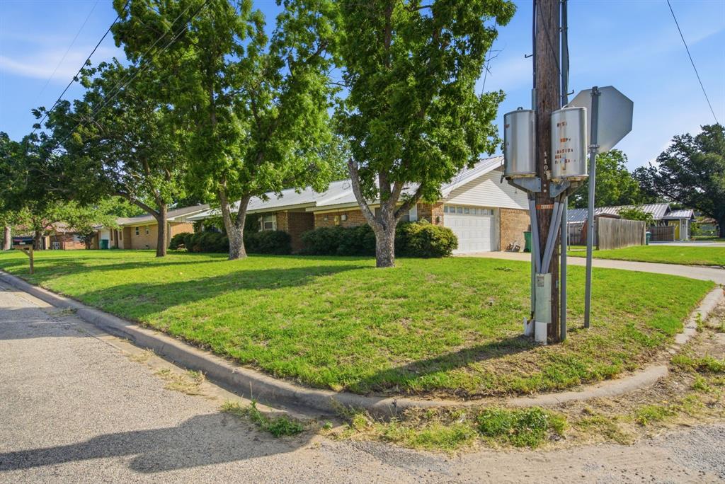 1109 N Lillian Street Property Photo 6