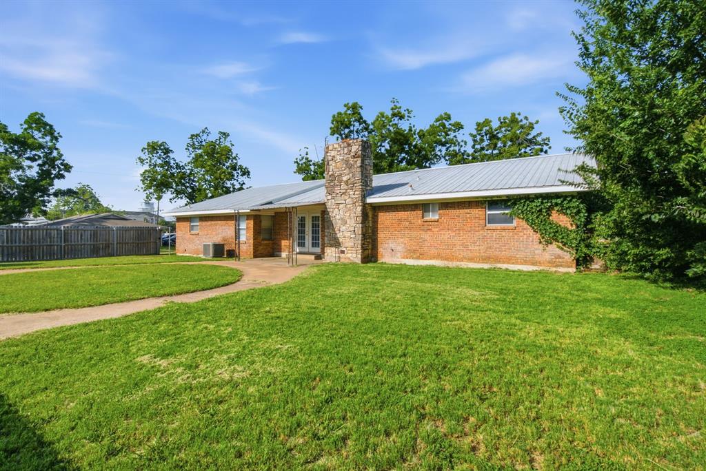 1109 N Lillian Street Property Photo 33