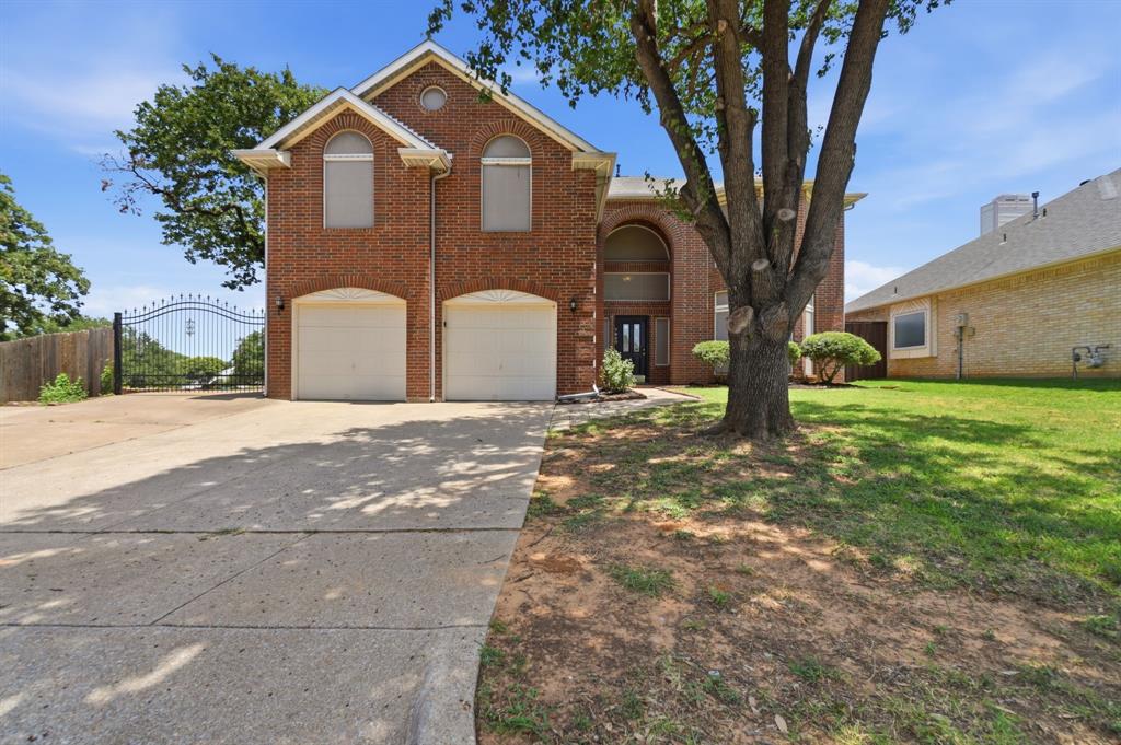 7840 Clover Leaf Drive Property Photo 1