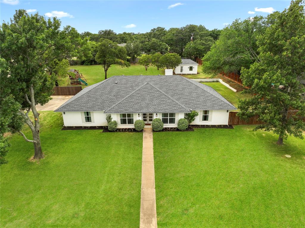 180 Trailing Oaks Drive Property Photo 1