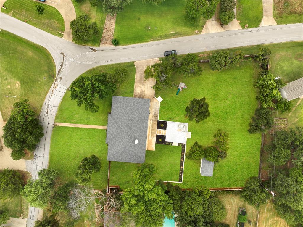 180 Trailing Oaks Drive Property Photo 2