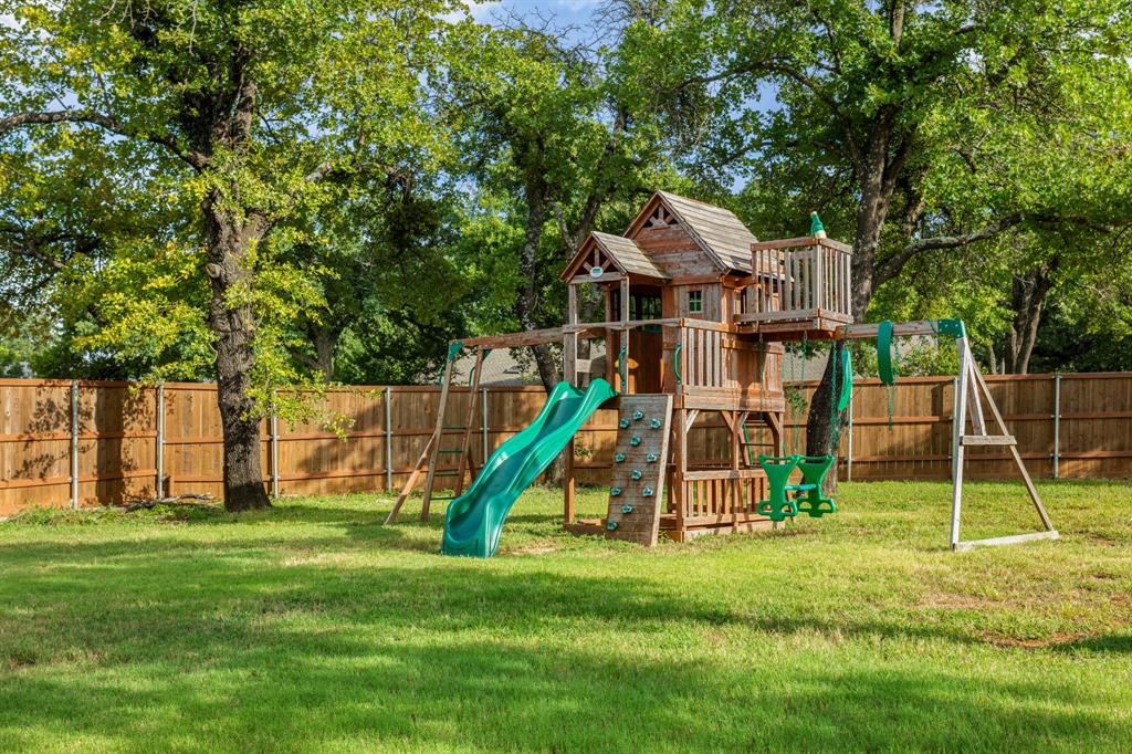 180 Trailing Oaks Drive Property Photo 33