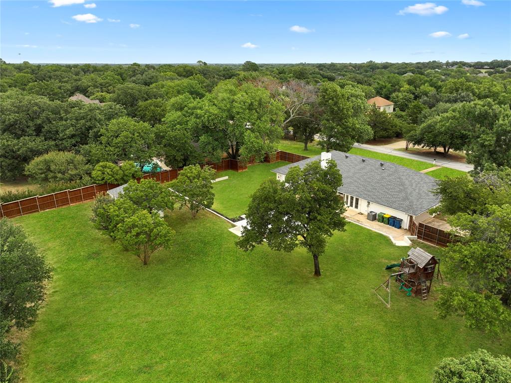 180 Trailing Oaks Drive Property Photo 35