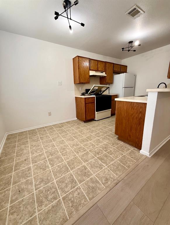 506 W Green Avenue Property Photo 6