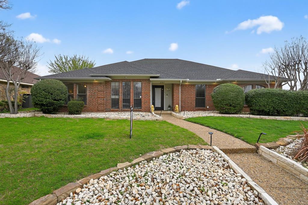 2307 Honeysuckle Drive Property Photo 1