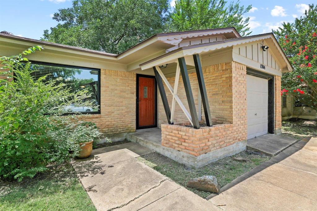1704 W Birge Street Property Photo 1