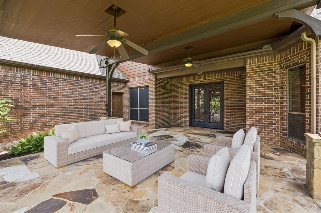 2012 Woodbine Circle Property Photo 4
