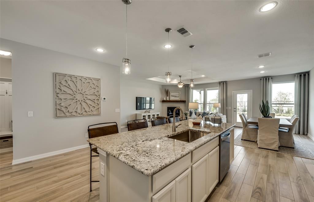 8616 Bur Oak Drive Property Photo 4