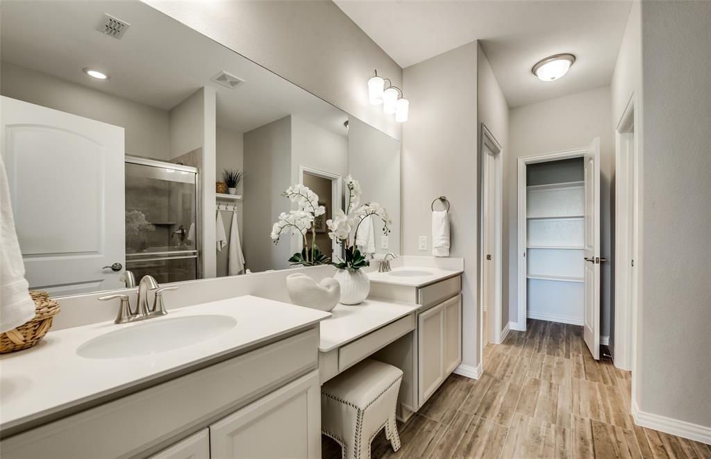 8616 Bur Oak Drive Property Photo 13