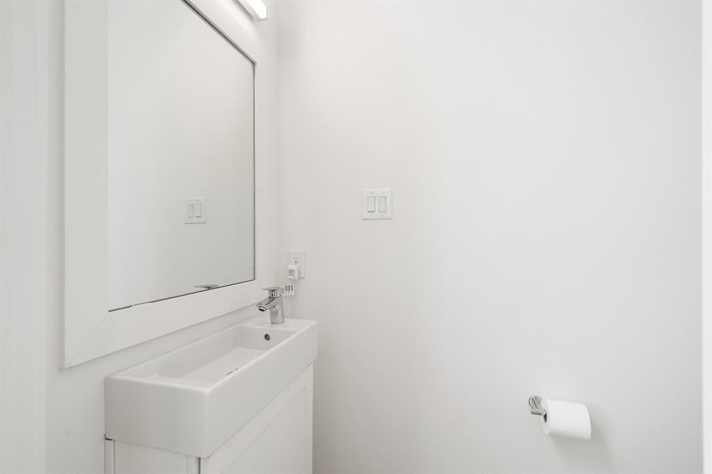 5802 Lindell Avenue 102 Property Photo 8