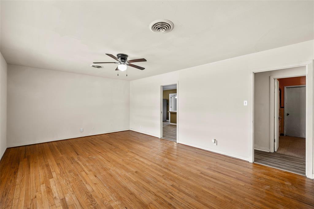 303 Avenue E Property Photo 2