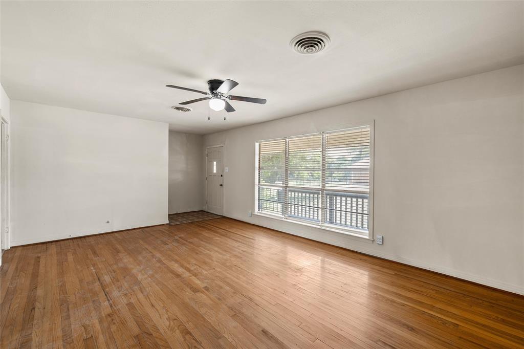 303 Avenue E Property Photo 3