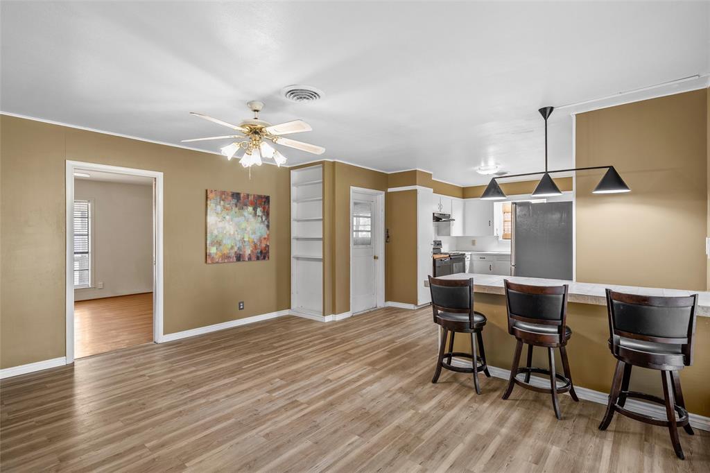 303 Avenue E Property Photo 6