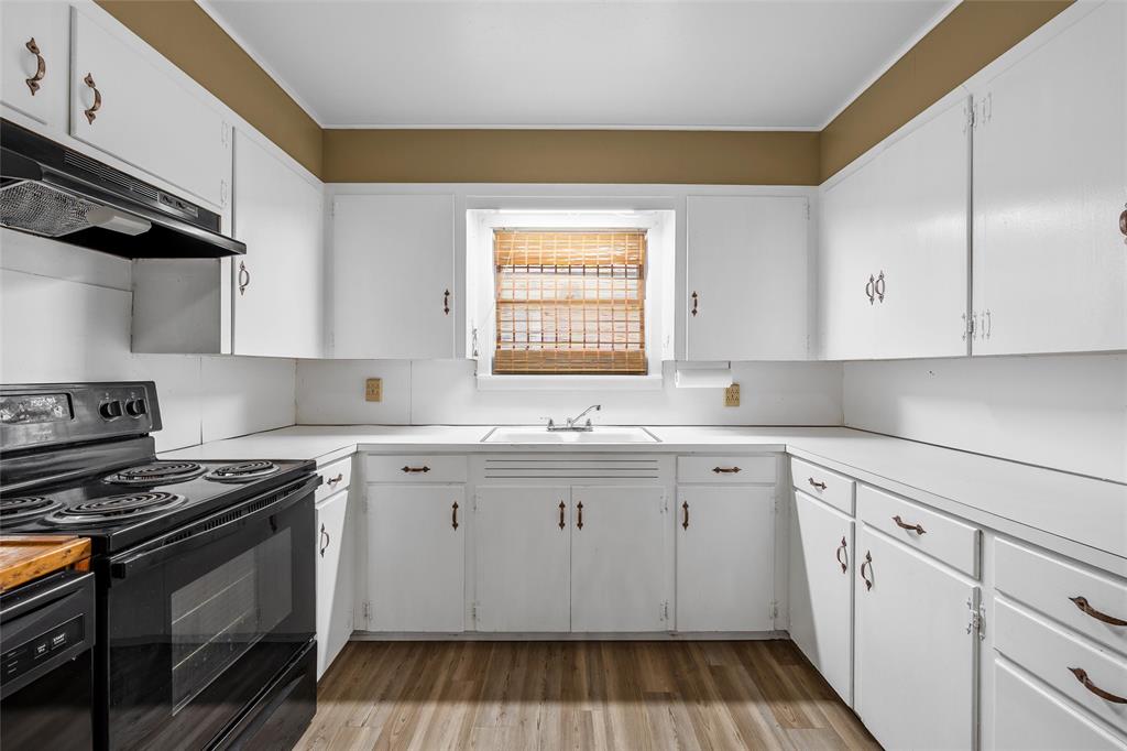 303 Avenue E Property Photo 7