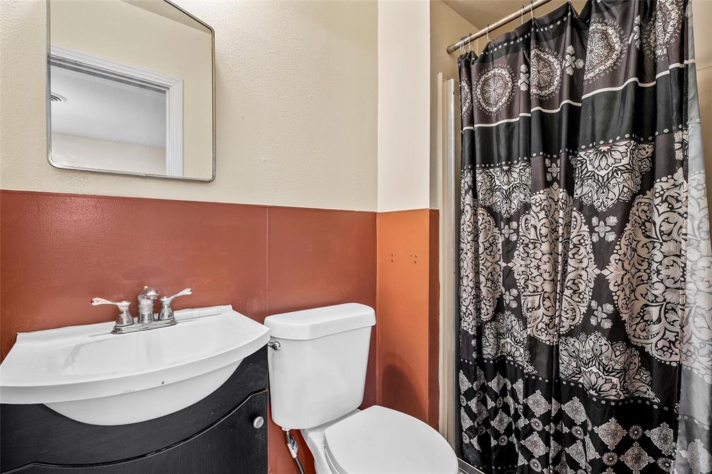303 Avenue E Property Photo 11