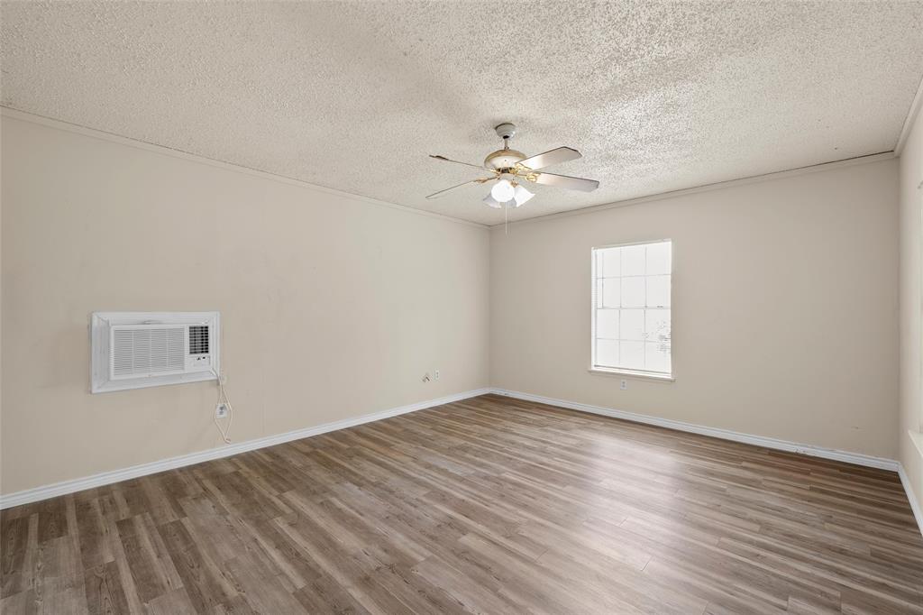 303 Avenue E Property Photo 12