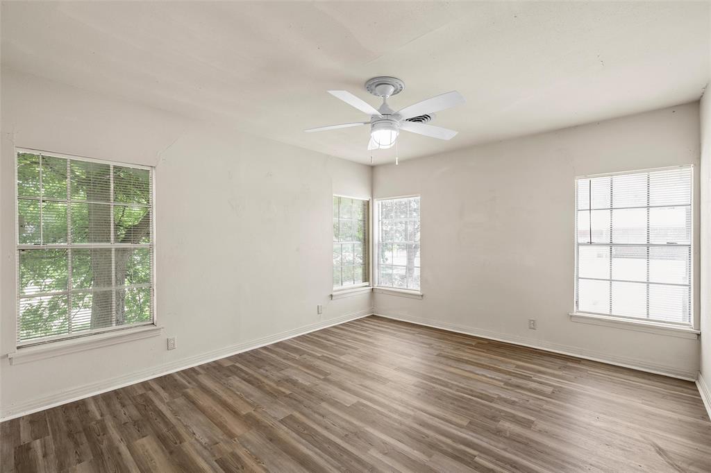 303 Avenue E Property Photo 13