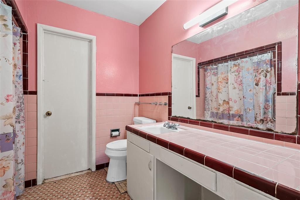 303 Avenue E Property Photo 14