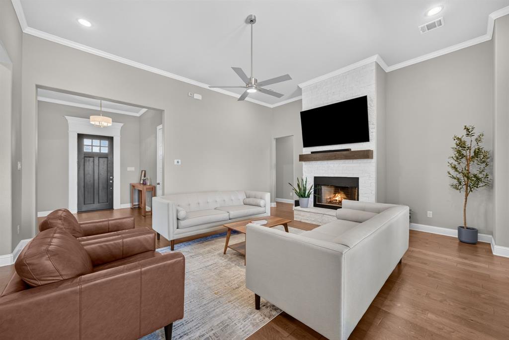 610 Cimarron Meadows Drive Property Photo 11