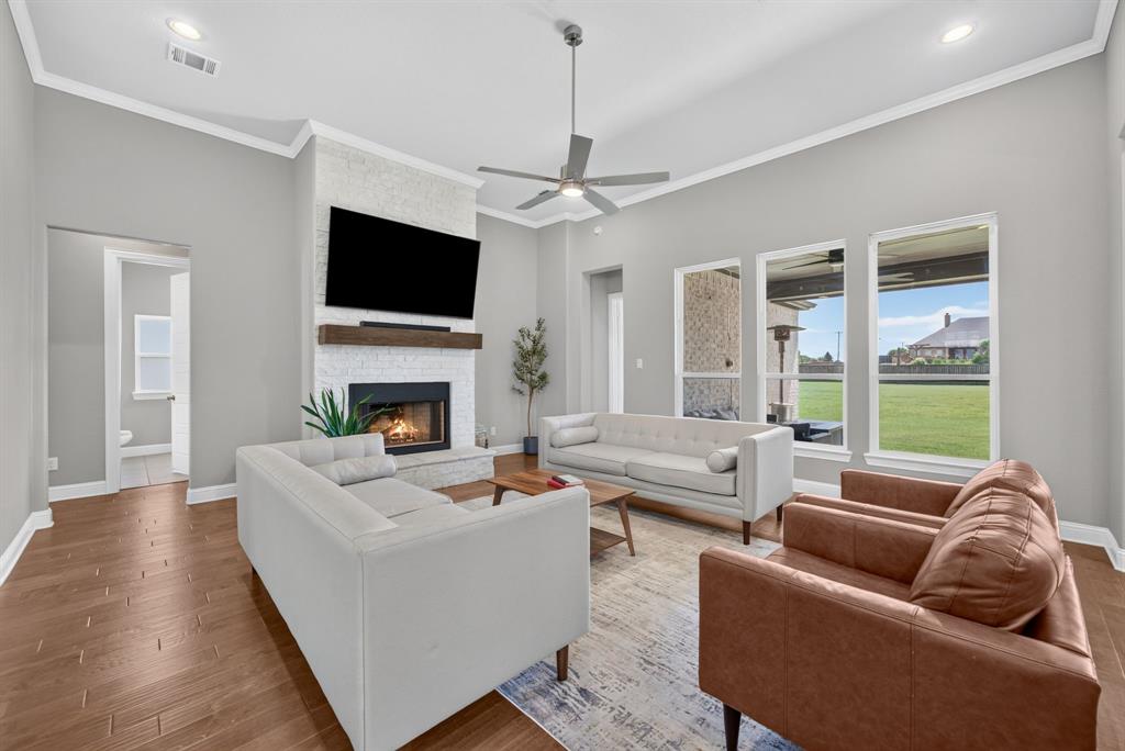 610 Cimarron Meadows Drive Property Photo 13