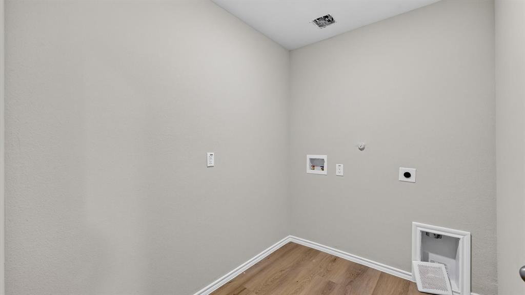 816 King's Way Property Photo 19