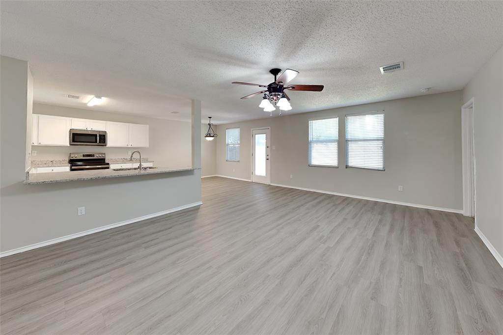 1305 Highcrest Drive Property Photo 3